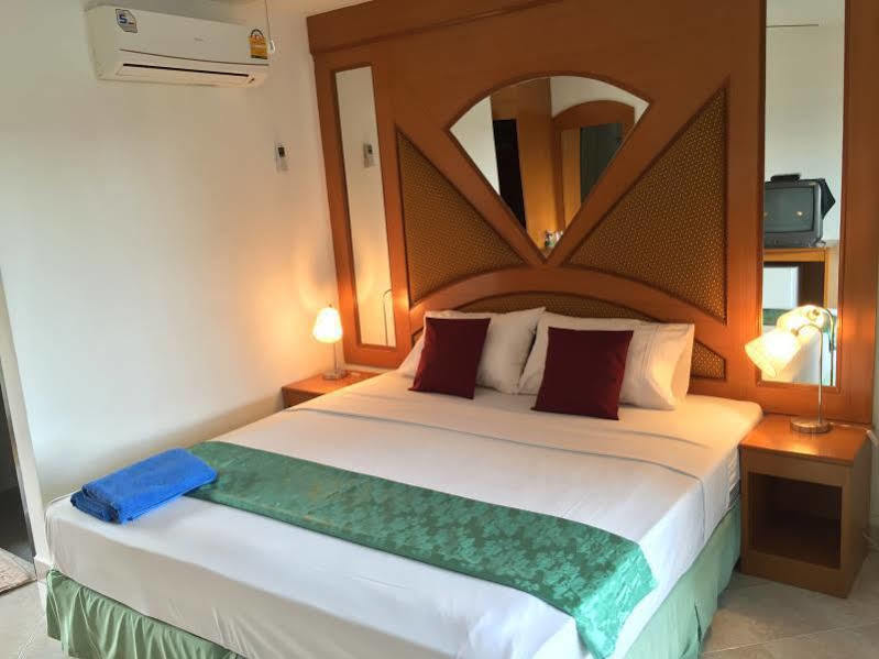 Waree'S Guesthouse Пхукет Экстерьер фото